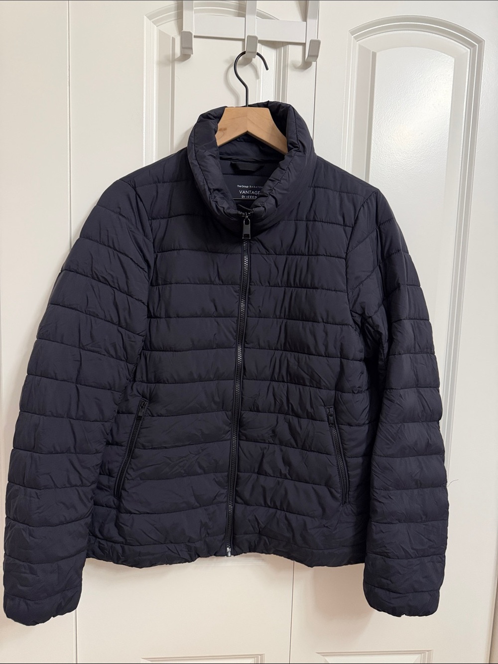 Women’s Aritzia Babaton Vantage Puffer Jacket, size Medium, Black